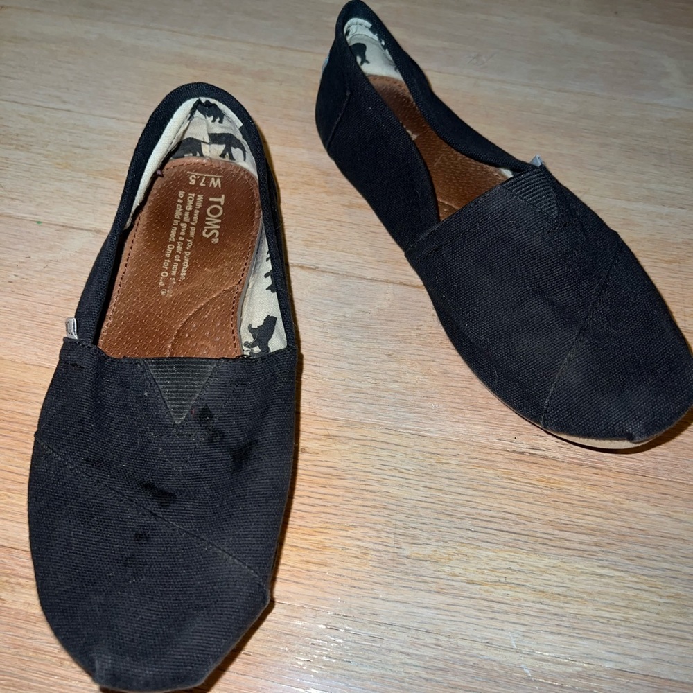 TOMS black shoe - size 7.5